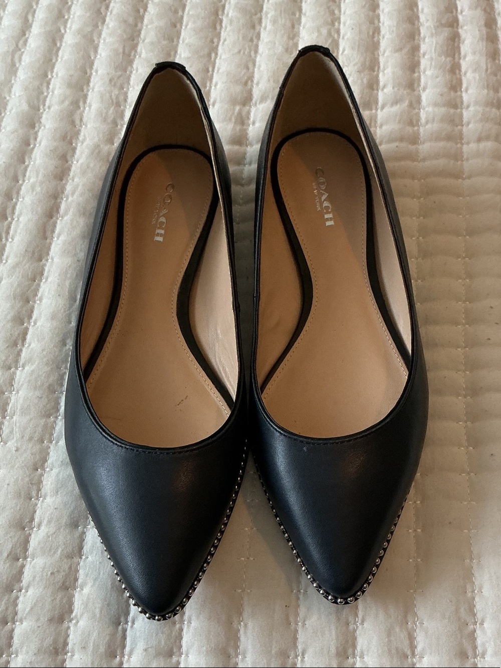 Coach Classic Navy 7 Viviana BeadChain Skinner Flats - Picture 1 of 10